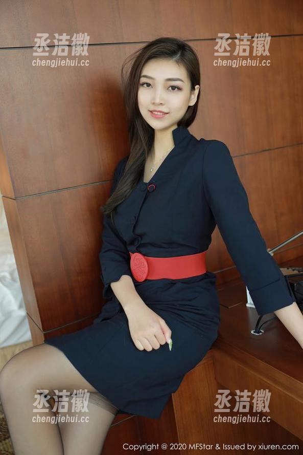 模范学院 - 看，原图的糯美子Mini在空姐的制服内藏着养生食谱！作品决定我的忍耐极限……