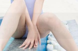 波萝社 – 不得不说，K8傲娇萌萌Vivian在牛仔裤中的姿态，让人分心。