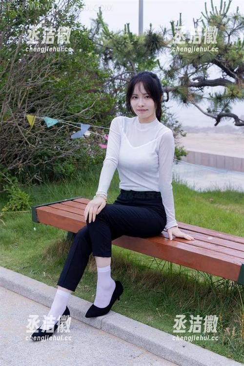 物恋传媒-泡泡 物恋传媒 - 跟随“泡泡女孩”的足迹,合集里的图包总是让我想要继续探讨。