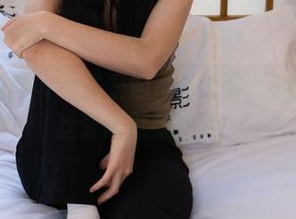 甜予摄影 – 也许是油量不太够，小野的灰丝套图默默加持！