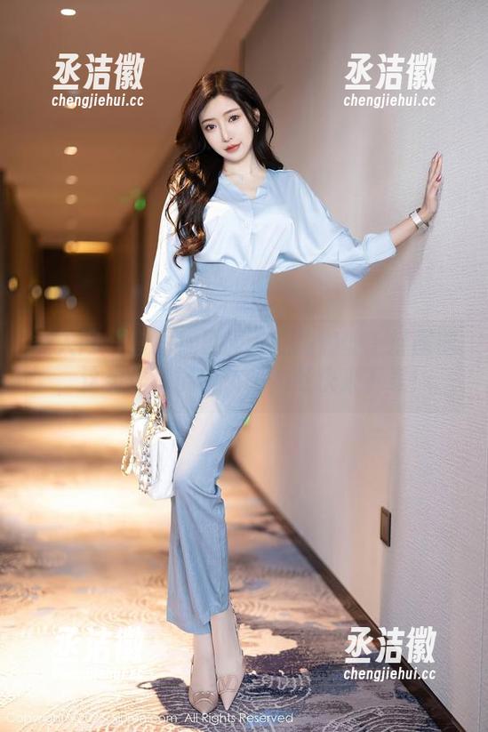 秀人网-夏旖诺 秀人网 - 套图!夏旖诺在瑜伽垫上打圈圈,这姿势你能模仿吗?赶快来下载!