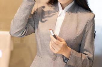 秀人网 – 小茉莉jasmine和她的肉丝：套图中藏着的微微腹痛。