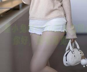秀人网 – 星小兔Meetu的私拍图集：袜子你好，腿毛再见！