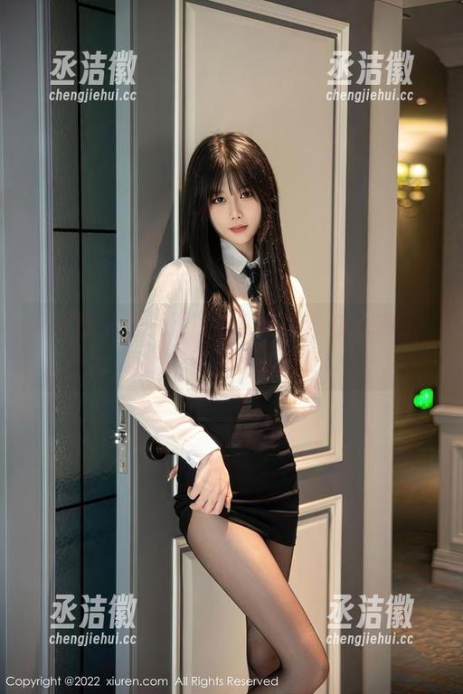 秀人网-是小逗逗 秀人网 - 是小逗逗与红裙的私拍:来吧,叫我裙子里的小精灵!