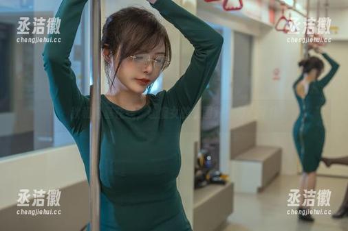 秋和柯基 秋和柯基在线,让魔女的美图对你勾心斗角