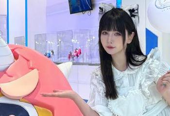 潜水员“秋山AkI”校服福利图包，快来领走你的潮流！