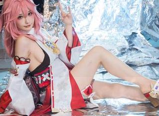 牛仔裤图集：糖果果Candy带你见识，原来牛仔裤也能有这种风趣！