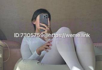 微密圈 – “妖艳”二字根本不足以形容美邵女Baby在高清中绽放的光彩。