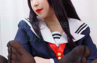 短裙与胡桃猫Kurumineko，写真馆里的风儿真巧。
