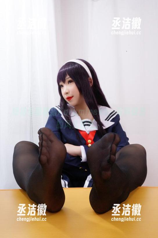 胡桃猫Kurumineko 短裙与胡桃猫Kurumineko,写真馆里的风儿真巧。