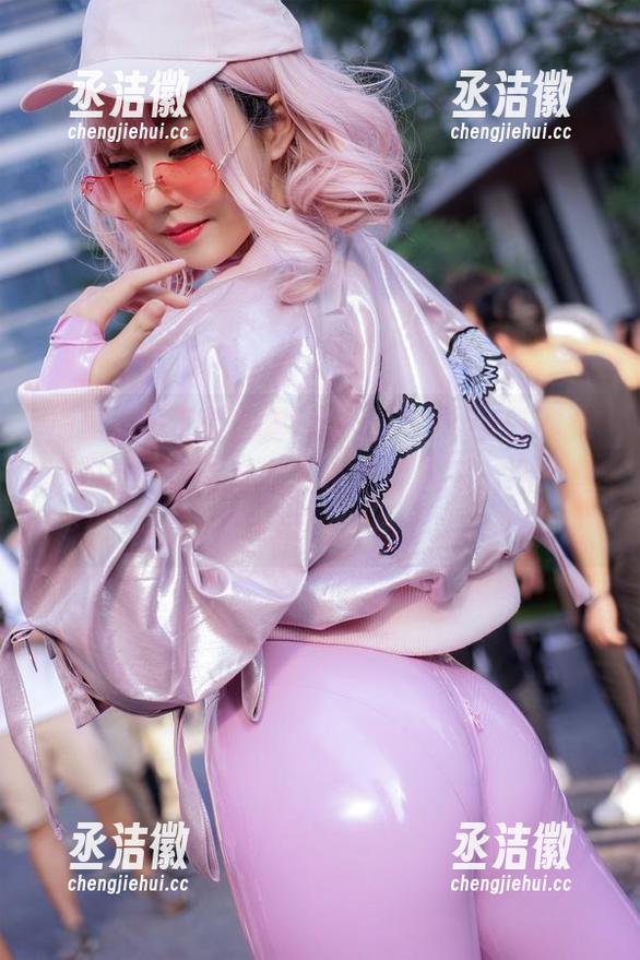 菌烨tako 梅里泳装下的菌烨tako,Nikke胜利女神的魅力在这张写真中尽显风采,图片真带感!