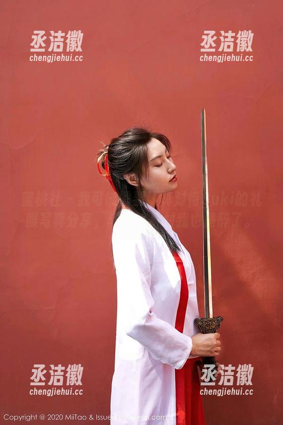 蜜桃社-Suki 蜜桃社 - 我可能需要认真对待Suki的礼服写真分享,毕竟这身材我也是醉了。