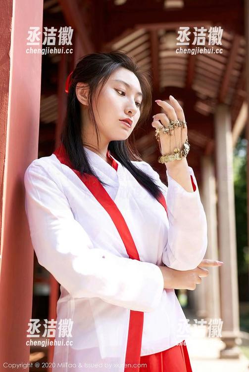 蜜桃社-冰露 蜜桃社 - 你见过冰露的浴缸吗?这高清壁纸,你敢不敢设为屏保?