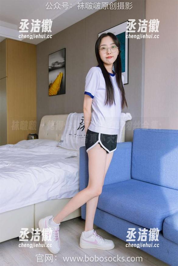 袜啵啵-稚予 袜啵啵 - 烤得恰到好处的油亮肉丝合集:稚予的写真小天地