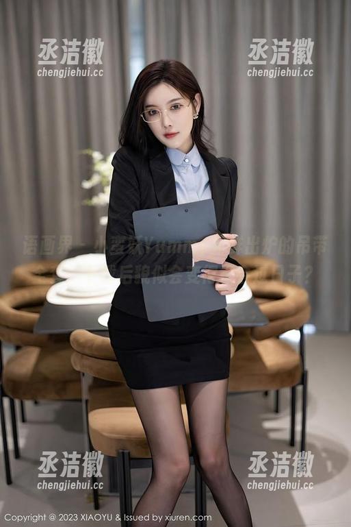 语画界-小蛮妖Yummy 语画界 - 小蛮妖Yummy新鲜出炉的吊带全套,下载后貌似会变得很会过日子?