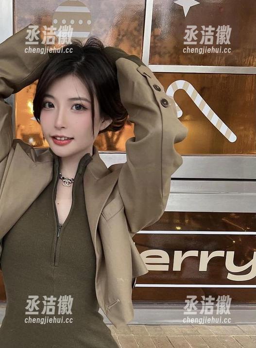 陈妮妮UNI 微密圈 - 白裙下的陈妮妮UNI,那个美图我就不多说了,不然你们又得羡慕。