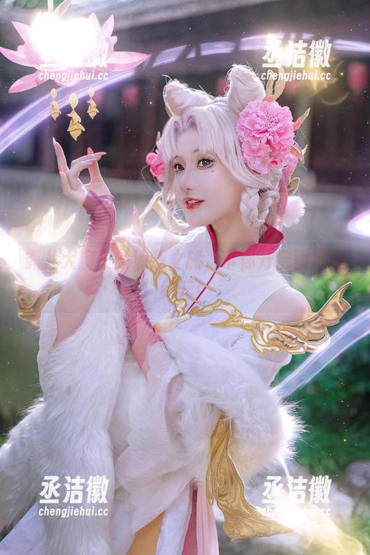 露儿大魔王 露儿大魔王的油亮之旅,带你开启图库新纪元!
