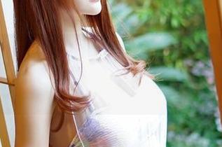 青豆客 – 那个眼镜！温心怡最新美图真的是有些“过分”，你们自己来判断吧。