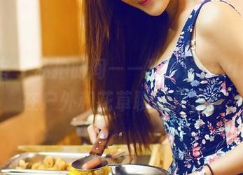 青豆客 – 私拍时间——当雨婷goddess在户外和花草聊起来了…