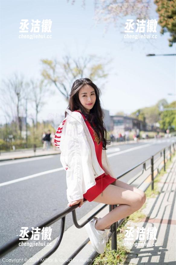 魅妍社-易阳Silvia 魅妍社 - 你以为“姐姐”只是在角落里发呆?易阳Silvia作品要装逼?资源包不包你才明白!