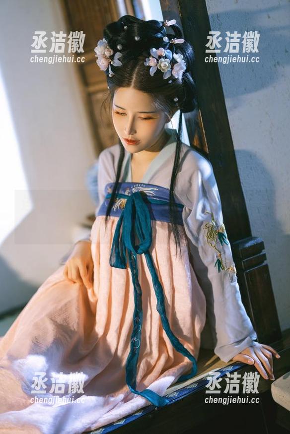 鹿八岁baby 连衣裙里的鹿八岁baby,福利图片一网打尽!
