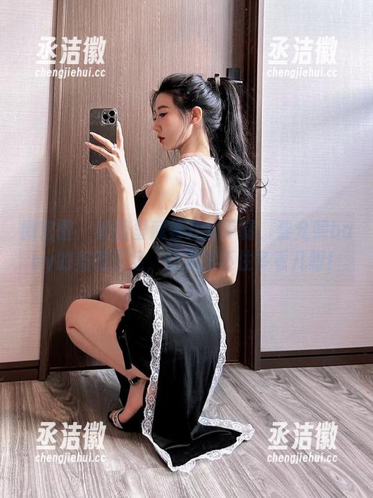 黎允熙baby 微密圈 - 套图里藏着几分不羁,黎允熙baby的美腿玉足,让人忍不住多看几眼!